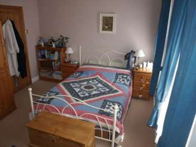  Image of 3 bedroom Terraced house for sale in Waterlow Road Dunstable LU6 at Waterlow Road  Dunstable, LU6 1LX