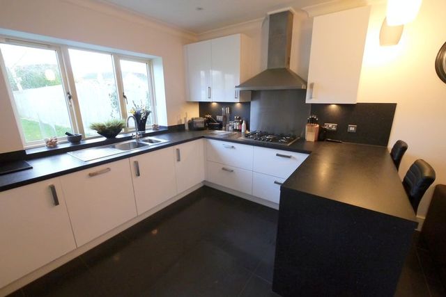  Image of 4 bedroom Detached house for sale in Broadway Close Chalgrove Oxford OX44 at Broadway Close  Oxford, OX44 7AY