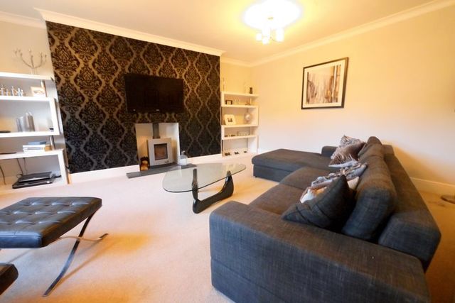  Image of 4 bedroom Detached house for sale in Broadway Close Chalgrove Oxford OX44 at Broadway Close  Oxford, OX44 7AY
