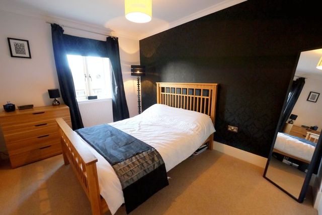  Image of 4 bedroom Detached house for sale in Broadway Close Chalgrove Oxford OX44 at Broadway Close  Oxford, OX44 7AY