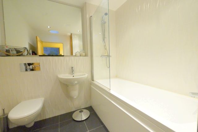  Image of 4 bedroom Detached house for sale in Broadway Close Chalgrove Oxford OX44 at Broadway Close  Oxford, OX44 7AY