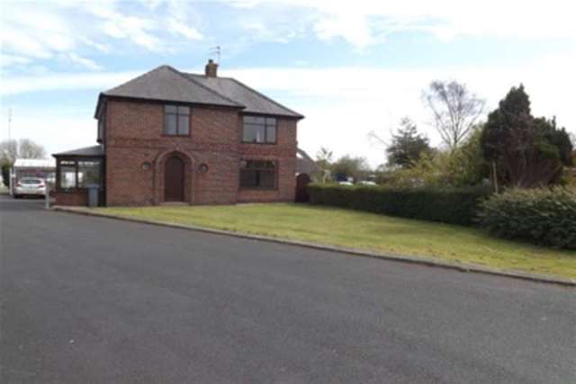  Image of 3 bedroom Detached house to rent in Chapel Road Blackpool FY4 at Blackpool, FY4 5HU