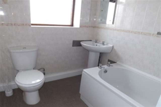  Image of 3 bedroom Detached house to rent in Chapel Road Blackpool FY4 at Blackpool, FY4 5HU