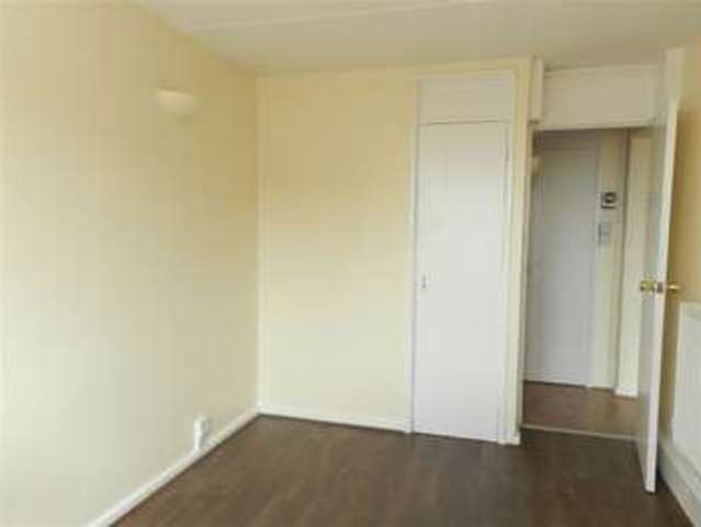  Image of 4 bedroom Property to rent in Battersea Park Road London SW11 at Charlotte Despard Avenue London London, SW11 4LE