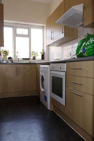  Image of 3 bedroom Detached house to rent in Chaucer Road Canterbury CT1 at Canterbury, CT1 1NZ