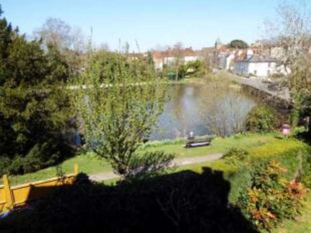  Image of 2 bedroom Flat for sale in Chichester Road Midhurst GU29 at Chichester Road Midhurst Midhurst, GU29 9PF