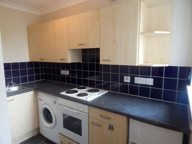  Image of 1 bedroom Flat to rent in Church Lane Farnborough GU14 at 16 Church Lane  Farnborough, GU14 9RJ