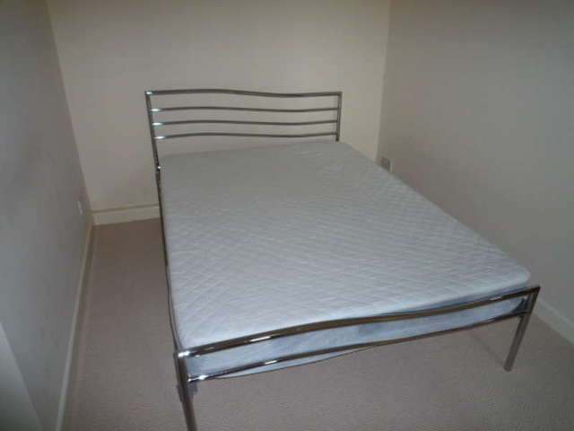  Image of 1 bedroom Flat to rent in Church Lane Farnborough GU14 at 16 Church Lane  Farnborough, GU14 9RJ
