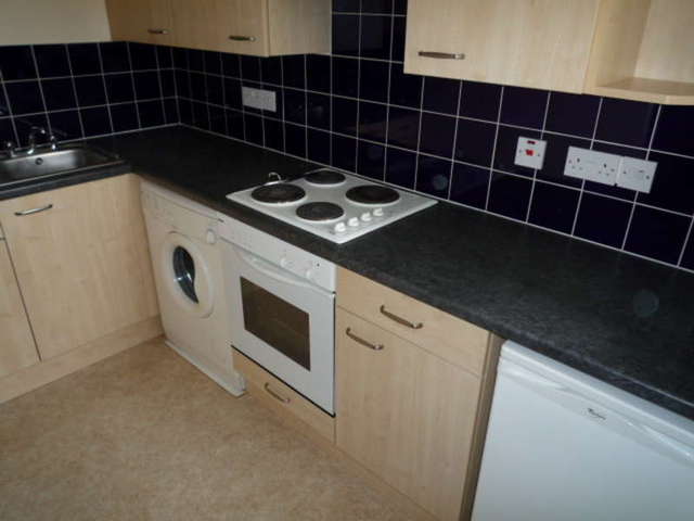  Image of 1 bedroom Flat to rent in Church Lane Farnborough GU14 at 16 Church Lane  Farnborough, GU14 9RJ