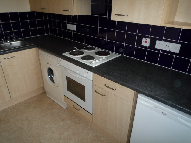  Image of 1 bedroom Flat to rent in Church Lane Farnborough GU14 at 16 Church Lane  Farnborough, GU14 9RJ