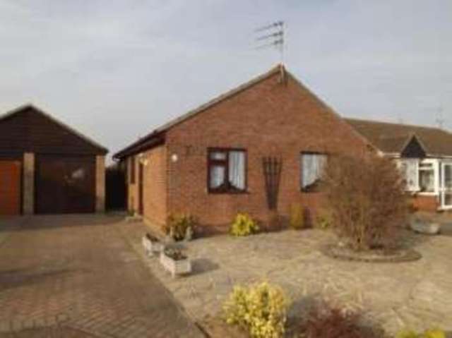  Image of 2 bedroom Bungalow for sale in Risby Close Clacton-on-Sea CO16 at Clacton-on-Sea Essex Row Heath, CO16 7LF