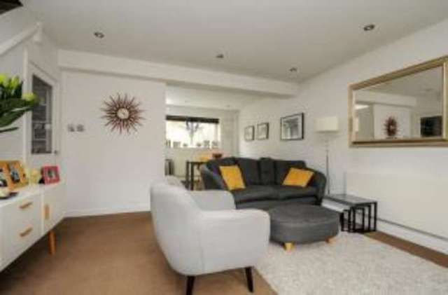  Image of 2 bedroom Maisonette for sale in Lower Camden Chislehurst BR7 at Lower Camden Chislehurst Chislehurst, BR7 5JB