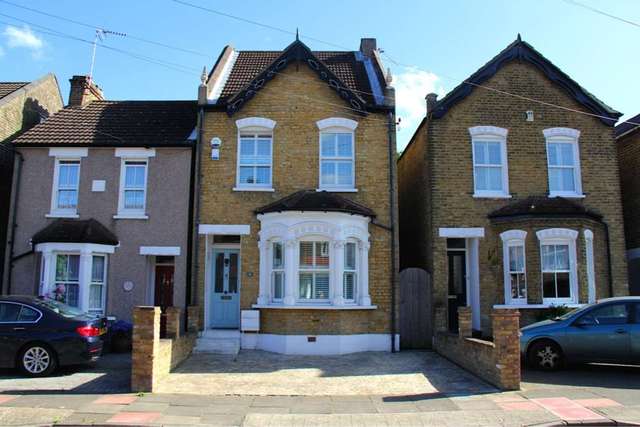  Image of 4 bedroom Detached house to rent in Clarence Road Sidcup DA14 at Clarence Road  Sidcup, DA14 4DL