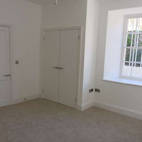  Image of 2 bedroom Apartment to rent in Beaufort Road Clifton Bristol BS8 at 2 Beaufort Road  Bristol, BS8 2JR