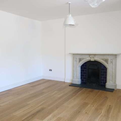  Image of 2 bedroom Apartment to rent in Beaufort Road Clifton Bristol BS8 at 2 Beaufort Road  Bristol, BS8 2JR