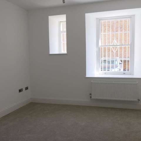  Image of 2 bedroom Apartment to rent in Beaufort Road Clifton Bristol BS8 at 2 Beaufort Road  Bristol, BS8 2JR