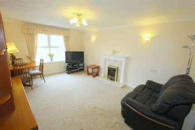  Image of 2 bedroom Property for sale in Clifton Drive South St. Annes Lytham St. Annes FY8 at St Annes Lytham St Annes Lytham St Annes, FY8 1HJ