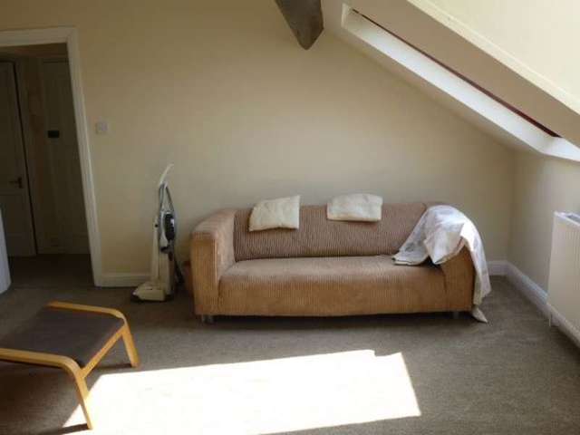  Image of 2 bedroom Apartment to rent in Regent Street Clifton Bristol BS8 at Regent Street, Top Floor Flat  Bristol, BS8 4HW