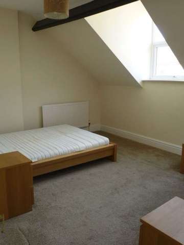  Image of 2 bedroom Apartment to rent in Regent Street Clifton Bristol BS8 at Regent Street, Top Floor Flat  Bristol, BS8 4HW