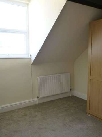  Image of 2 bedroom Apartment to rent in Regent Street Clifton Bristol BS8 at Regent Street, Top Floor Flat  Bristol, BS8 4HW