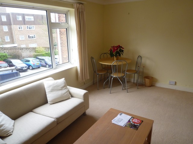  Image of 2 bedroom Flat to rent in Cliveden Close Preston Brighton BN1 at Cliveden Close  Brighton, BN1 6UD