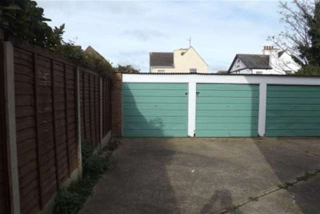  Image of 2 bedroom Maisonette to rent in Chapman Road Clacton-on-Sea CO15 at Clacton-on-Sea, CO15 6PT