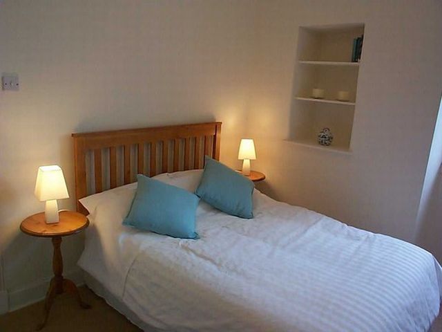  Image of 2 bedroom Flat to rent in Coates Gardens Edinburgh EH12 at West End Edinburgh Edinburgh, EH12 5LE