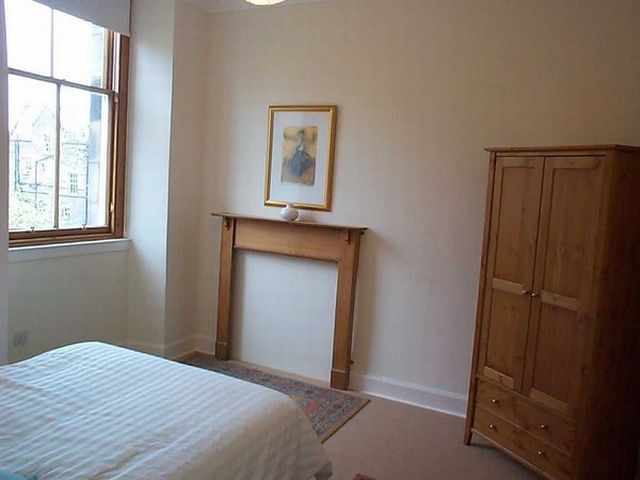  Image of 2 bedroom Flat to rent in Coates Gardens Edinburgh EH12 at West End Edinburgh Edinburgh, EH12 5LE
