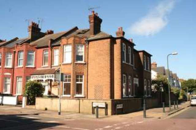 Image of 3 bedroom Flat to rent in College Road London NW10 at LOND0N, NW10 3PE