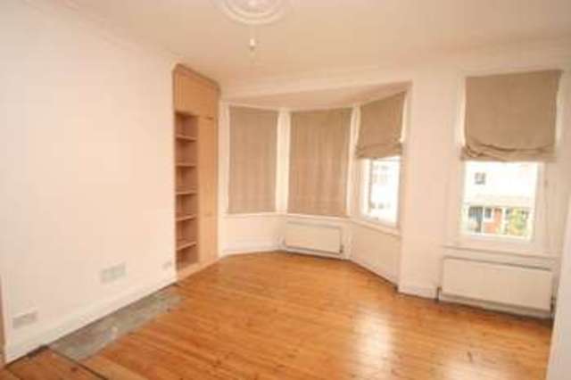  Image of 3 bedroom Flat to rent in College Road London NW10 at LOND0N, NW10 3PE