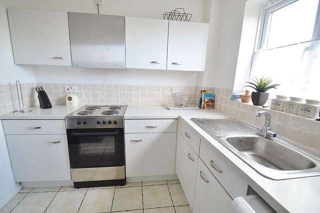  Image of 2 bedroom Flat to rent in Froud Way Corfe Mullen Wimborne BH21 at Froud Way  Corfe Mullen, BH21 3UU