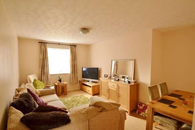  Image of 2 bedroom Flat to rent in Froud Way Corfe Mullen Wimborne BH21 at Froud Way  Corfe Mullen, BH21 3UU