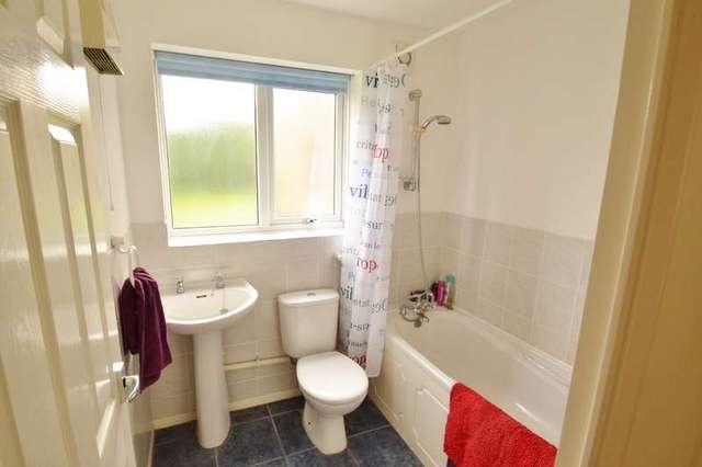  Image of 2 bedroom Flat to rent in Froud Way Corfe Mullen Wimborne BH21 at Froud Way  Corfe Mullen, BH21 3UU