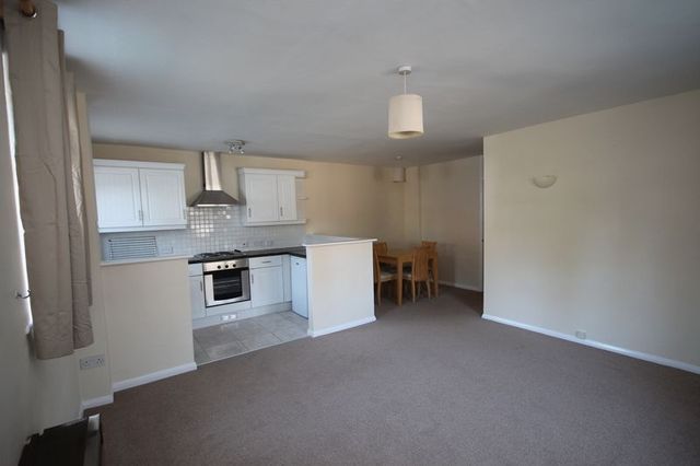  Image of 1 bedroom Flat to rent in Epsom Road Leatherhead KT22 at Epsom Road  Leatherhead, KT22 8SS