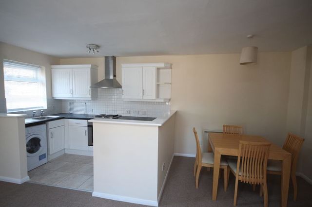  Image of 1 bedroom Flat to rent in Epsom Road Leatherhead KT22 at Epsom Road  Leatherhead, KT22 8SS
