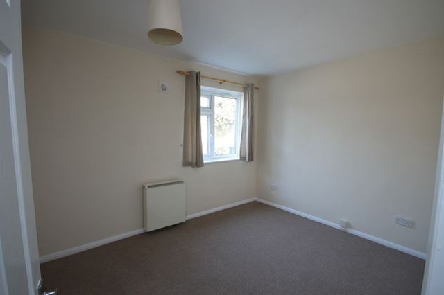  Image of 1 bedroom Flat to rent in Epsom Road Leatherhead KT22 at Epsom Road  Leatherhead, KT22 8SS
