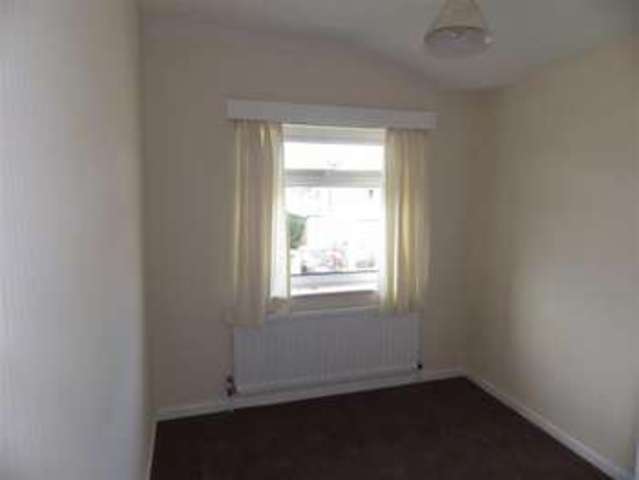  Image of 3 bedroom Property to rent in Craiglands Rochdale OL16 at Craiglands ROCHDALE ROCHDALE, OL16 4RD