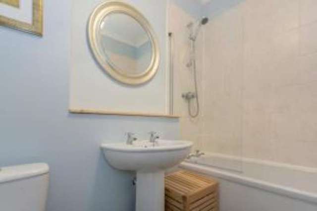  Image of 2 bedroom Flat for sale in Craigpark Drive Dennistoun Glasgow G31 at Glasgow Lanarkshire Springburn, G31 2NP