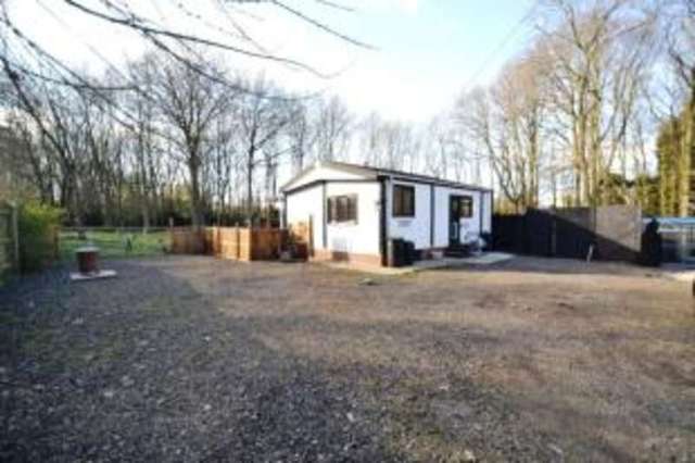  Image of 1 bedroom Bungalow for sale in Gardiners Lane North Crays Hill Billericay CM11 at Crays Hill Billericay Crays Hill, CM11 2XA