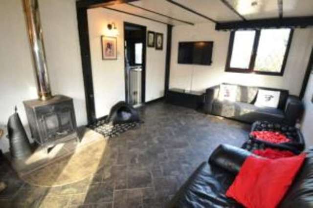  Image of 1 bedroom Bungalow for sale in Gardiners Lane North Crays Hill Billericay CM11 at Crays Hill Billericay Crays Hill, CM11 2XA