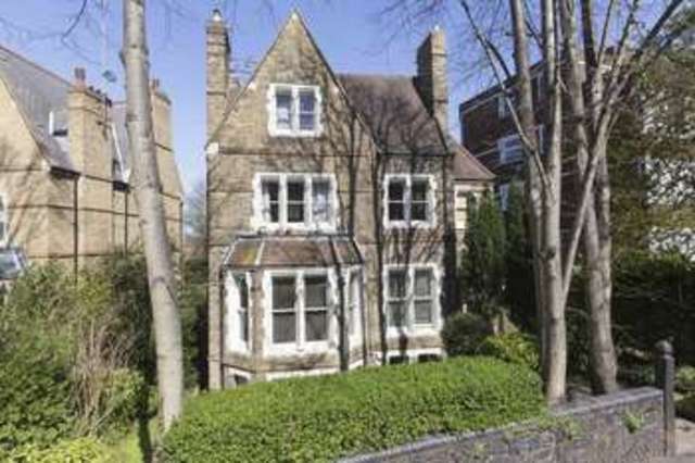  Image of 2 bedroom Flat for sale in Crescent Road London N8 at Crescent Road  Crouch End, N8 8AT
