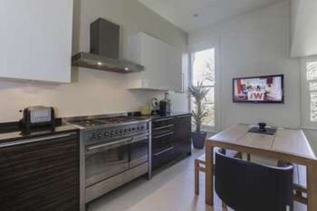  Image of 2 bedroom Flat for sale in Crescent Road London N8 at Crescent Road  Crouch End, N8 8AT