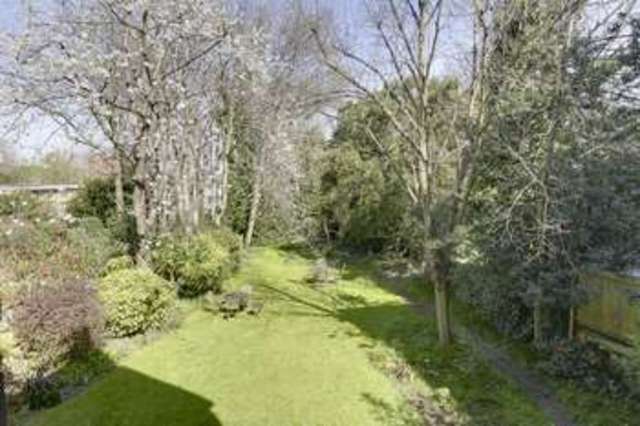  Image of 2 bedroom Flat for sale in Crescent Road London N8 at Crescent Road  Crouch End, N8 8AT