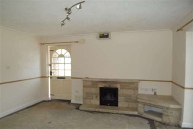  Image of 1 bedroom Semi-Detached house to rent in Crib Close Chard TA20 at Chard, TA20 1EE