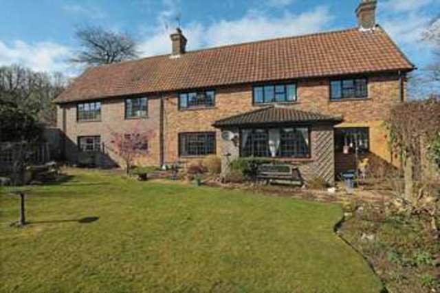  Image of 2 bedroom Maisonette for sale in Croft Road Crowborough TN6 at Croft Road  Crowborough, TN6 1DR