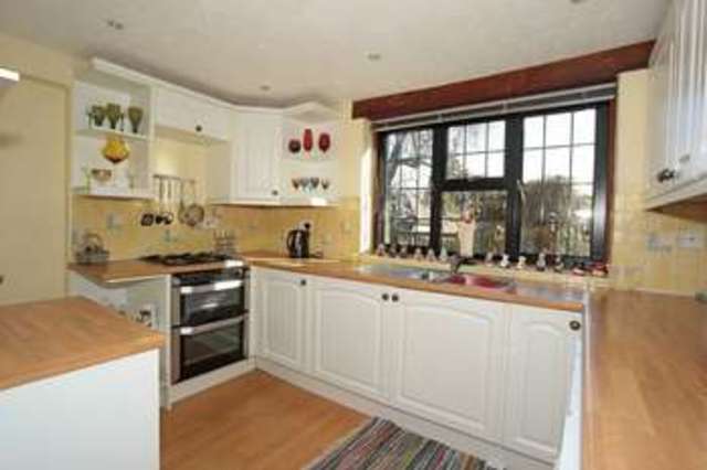  Image of 2 bedroom Maisonette for sale in Croft Road Crowborough TN6 at Croft Road  Crowborough, TN6 1DR
