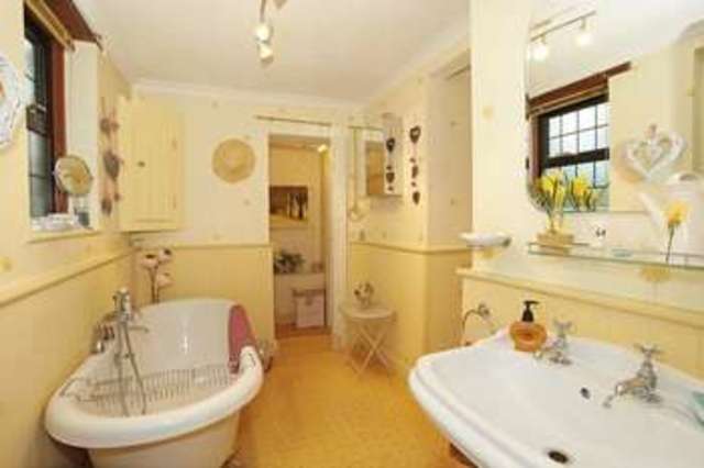  Image of 2 bedroom Maisonette for sale in Croft Road Crowborough TN6 at Croft Road  Crowborough, TN6 1DR