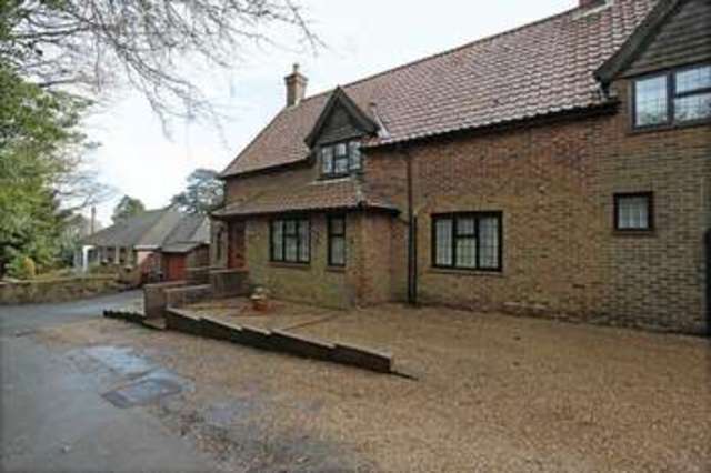  Image of 2 bedroom Maisonette for sale in Croft Road Crowborough TN6 at Croft Road  Crowborough, TN6 1DR