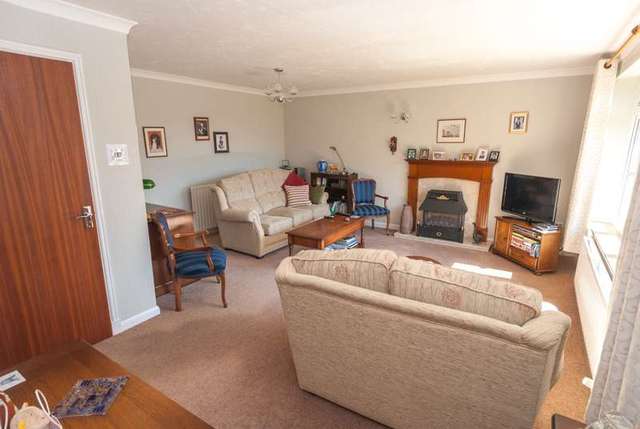  Image of 3 bedroom Bungalow for sale in Cropston Avenue Loughborough LE11 at Loughborough, LE11 4PR