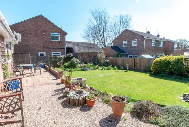  Image of 3 bedroom Bungalow for sale in Cropston Avenue Loughborough LE11 at Loughborough, LE11 4PR